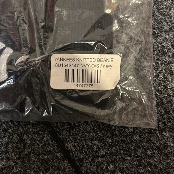 MADHAPPY Yankees Knitted Navy Beanie ‘47 - Picture 3 of 3